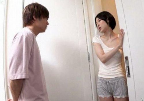 Chồng thờ ơ với cô vợ dâm rồi ngoại tình cùng bạn thân